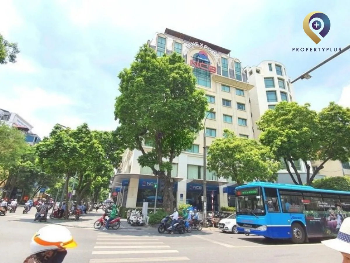 Exterior view of Minexport-Tower from the intersection.